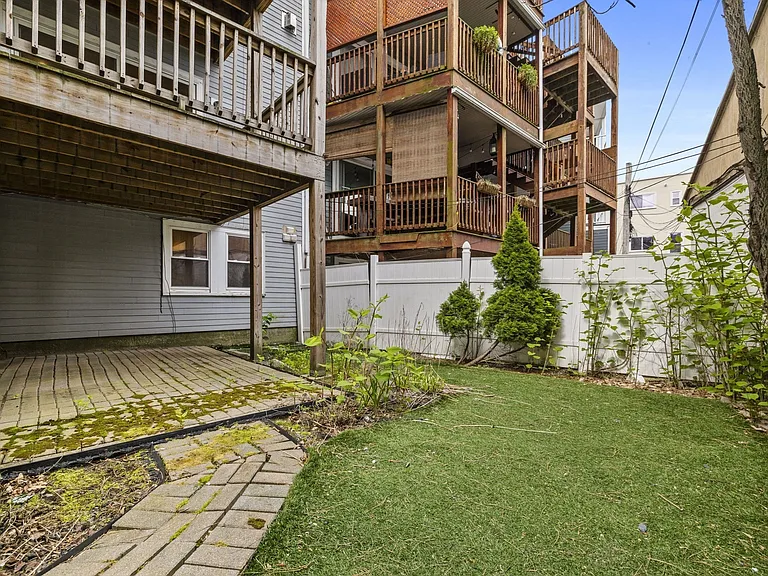 22 Emerson St #1 — Photo 14