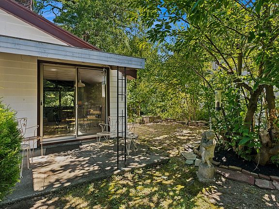 5th image of 39 Sylvan Ave