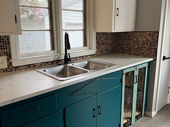 2nd image of 1918 Franklin St NW