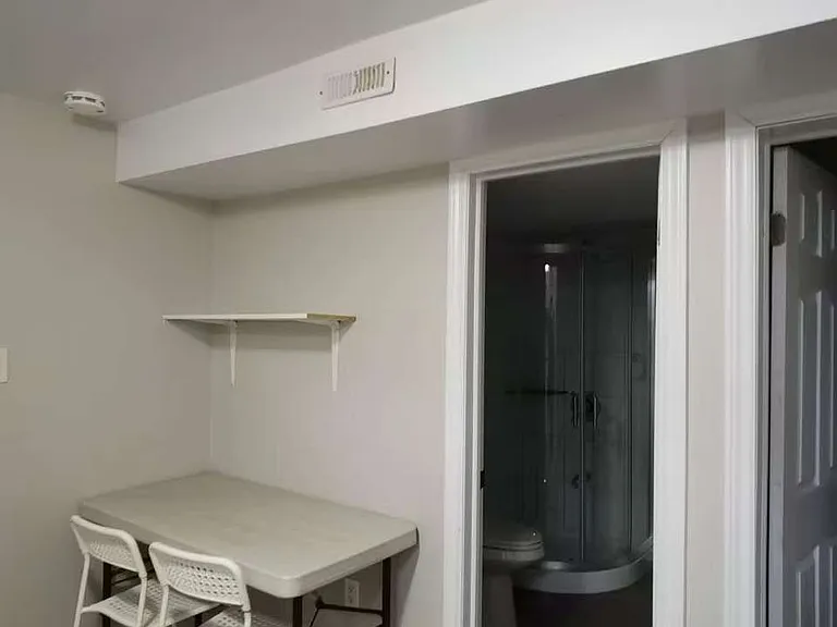 46 Homedale Dr — Photo 2