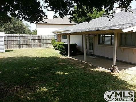 2nd image of 2523 Avenida Cir