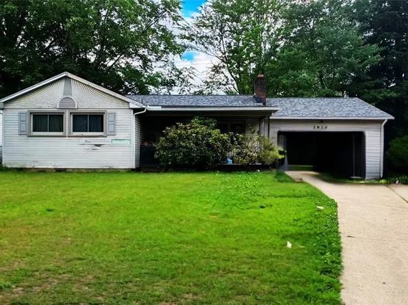 3916 Loma Vista Dr, Youngstown, OH 44511