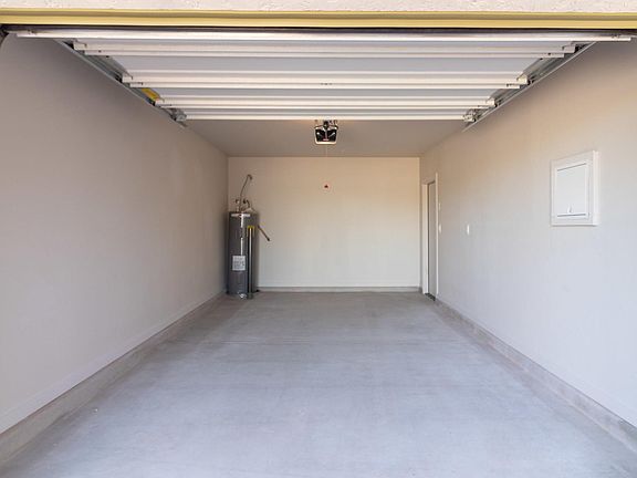 4th image of 955 N Jackson St #6