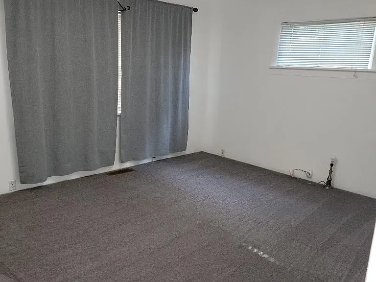 4009 S Bell St — Photo 4