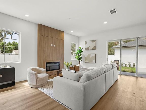 5th image of 2222 DELANEY AVENUE