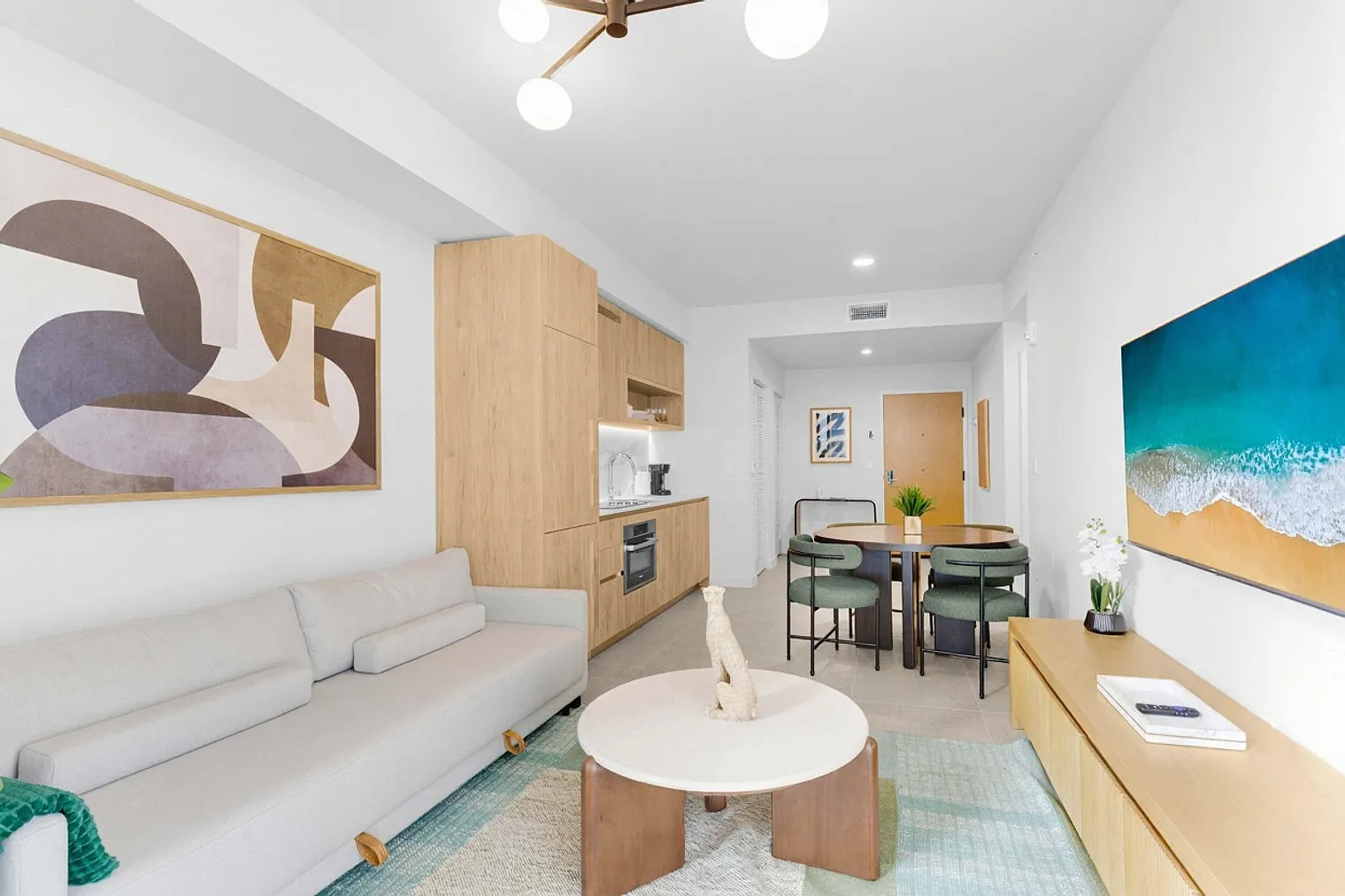 1 bed, 1.0 bath, 592 sqft, $3,356 — Photo 3