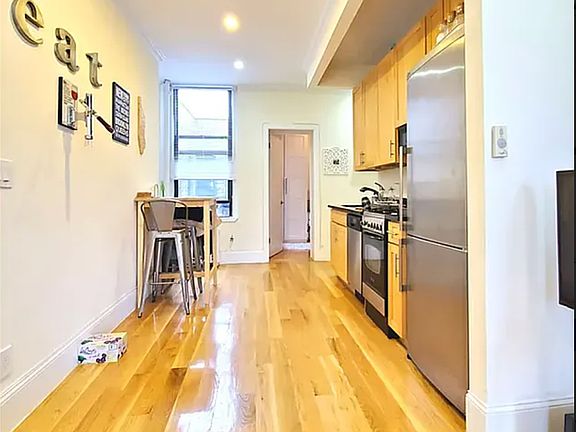 4th image of 411 E 6th St APT 6B
