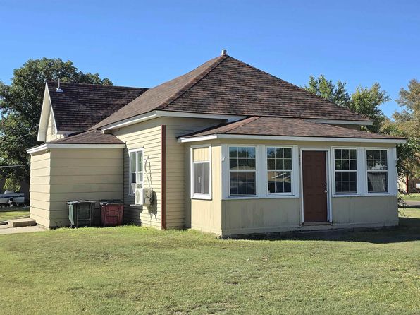 419 W 7th St, La Crosse, KS 67548