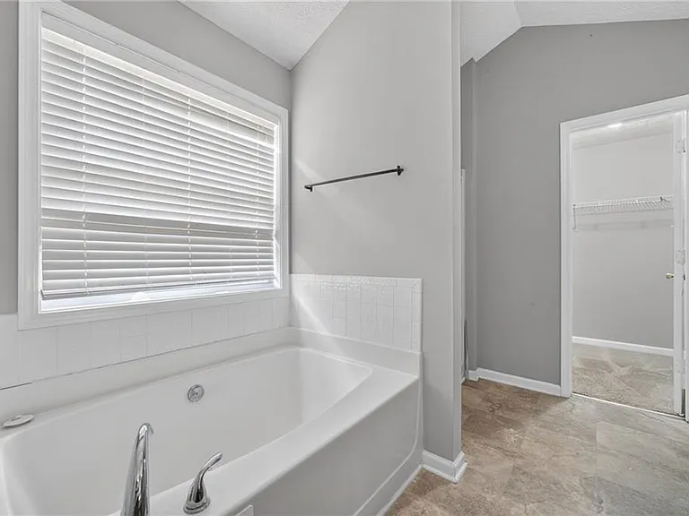 530 Sterling Pointe Ct — Photo 37