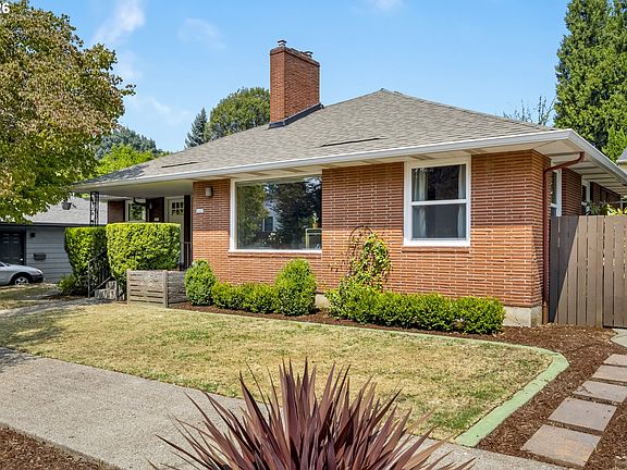 2nd image of 3419 SE Cora Dr