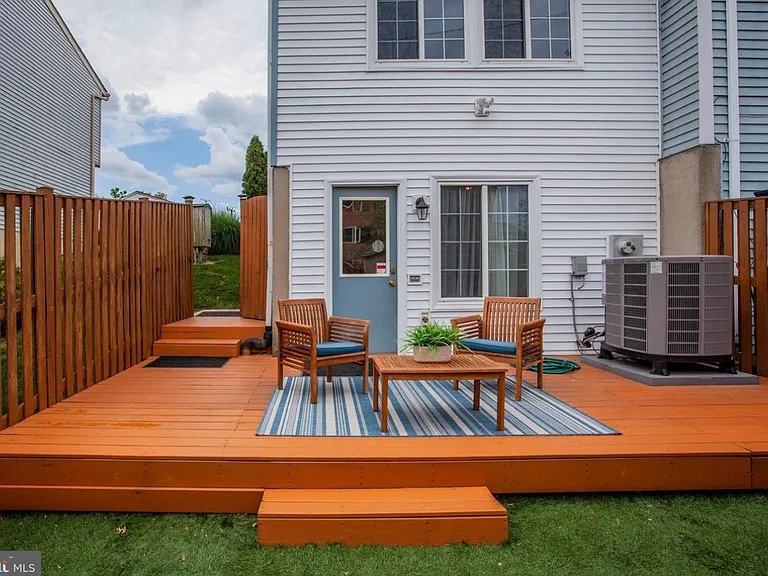 2822 S Meade St — Photo 8