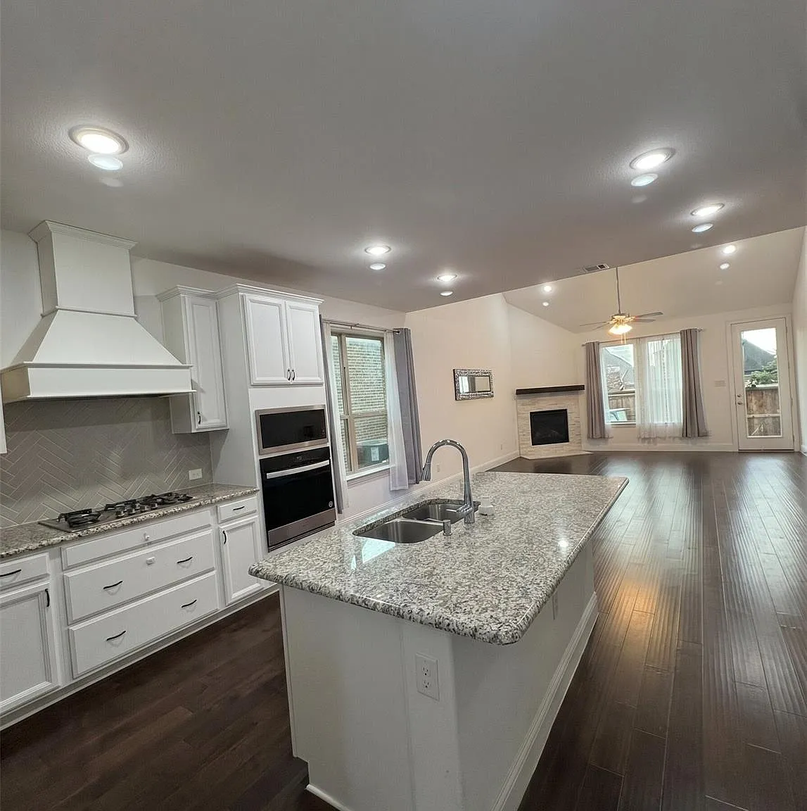 5 bed, 3309 sqft, $3,800 — Photo 4