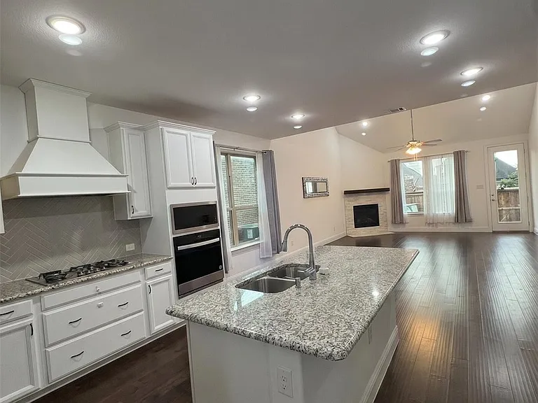 16658 Table Rock Dr — Photo 4