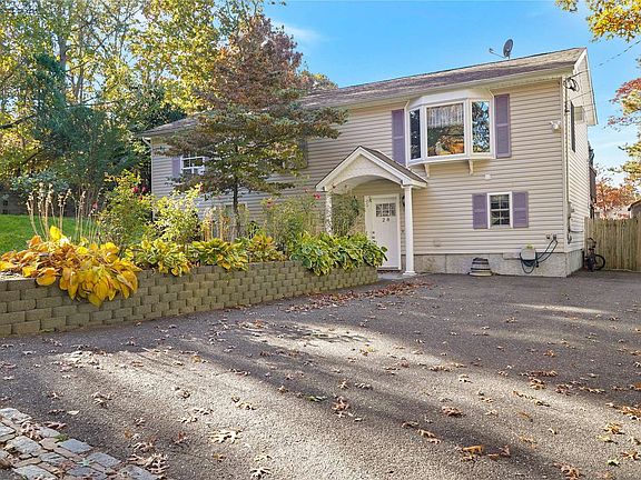 2nd image of 28 Roosevelt Ave