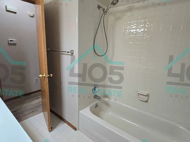 9904 Fox Fair Holw — Photo 22