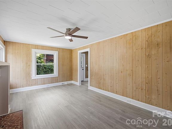 4th image of 1200 E 11th St