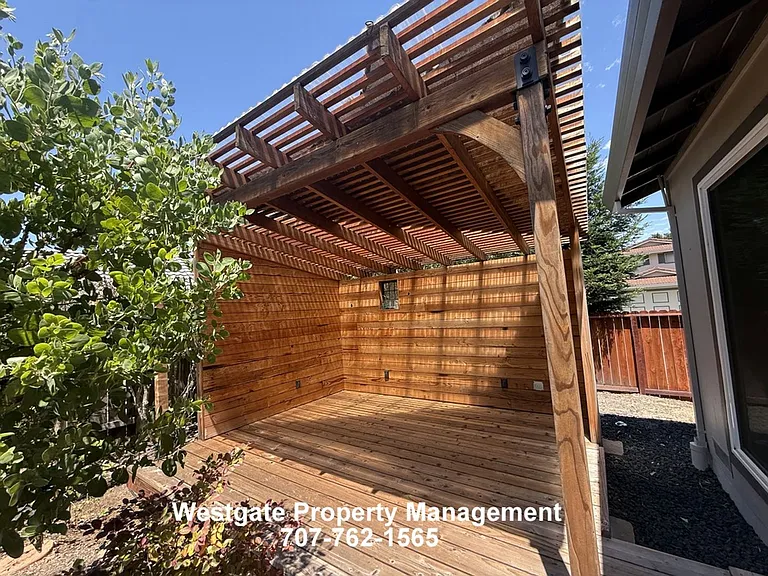 400 Smith Ct — Photo 18