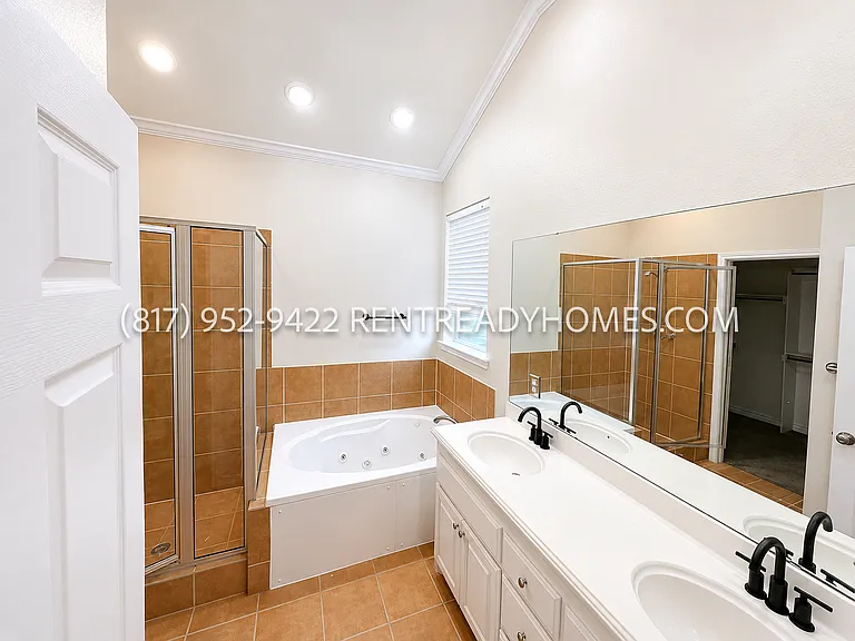 4901 Lakeside Dr — Photo 10