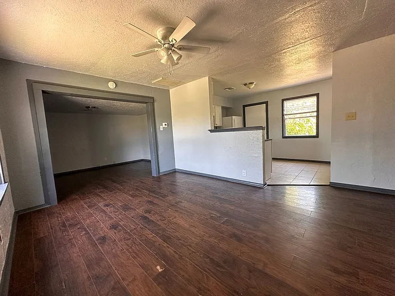 2805 NW 19th St — Photo 4
