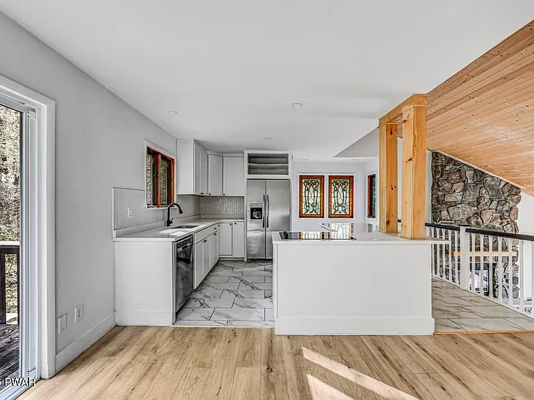 49 Lake View Dr #14 — Photo 7