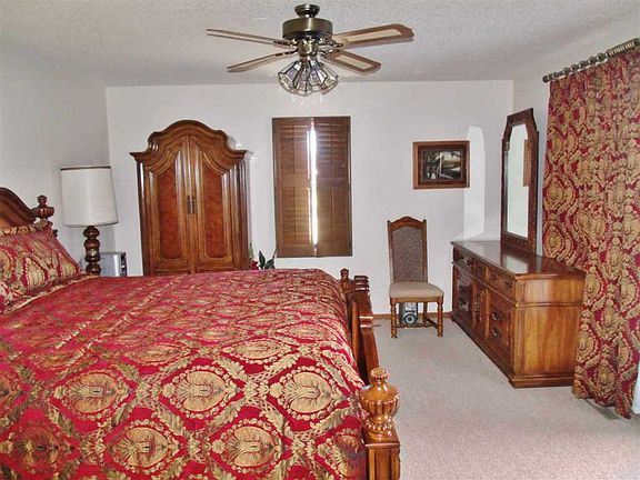 2nd image of 1041 Fairway Dr APT 8