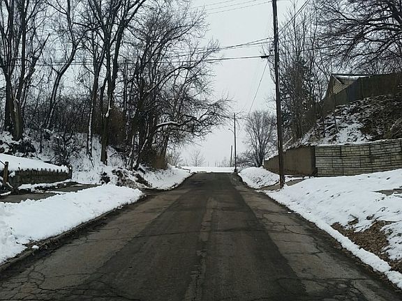 4th image of 402 W Poulin St