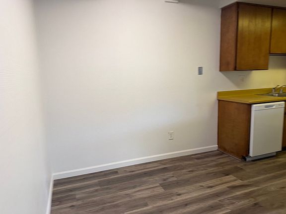 5th image of 1111 Clinton Rd