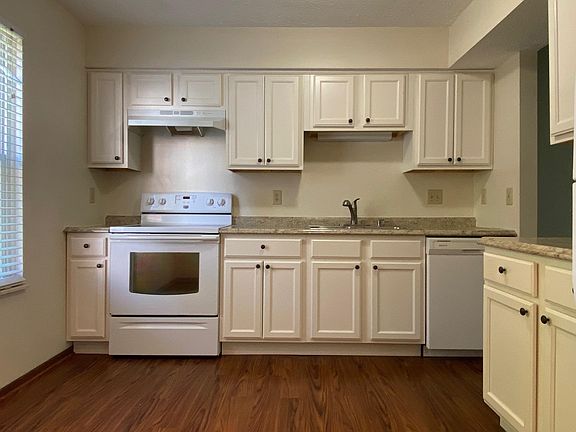 3rd image of 6006 Sunwood Pl