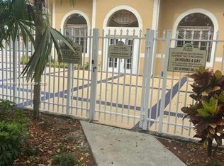 305 Palm Cir E #305, Hollywood, FL 33025