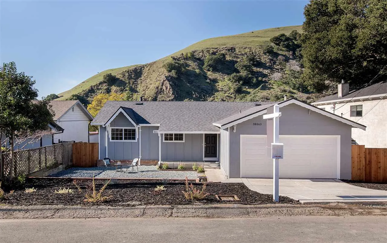 38063 Stenhammer Dr photo 1