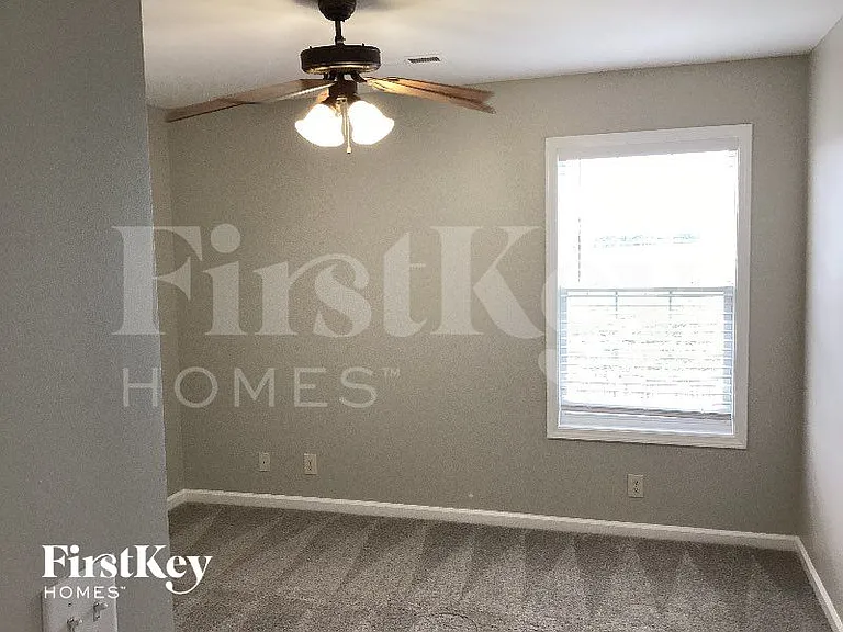 850 Samantha Ln — Photo 7