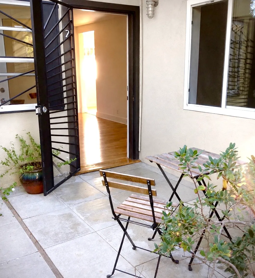 2 bed, 800 sqft, $3,800 — Photo 2