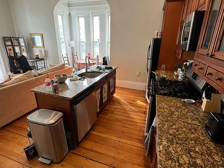 135 Hillside St #1B — Photo 4