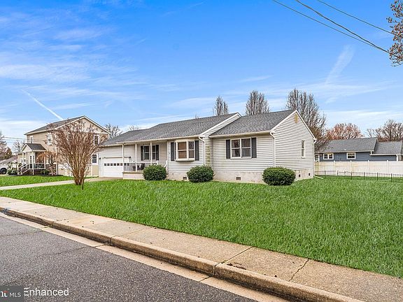 3rd image of 131 Quaker Rd