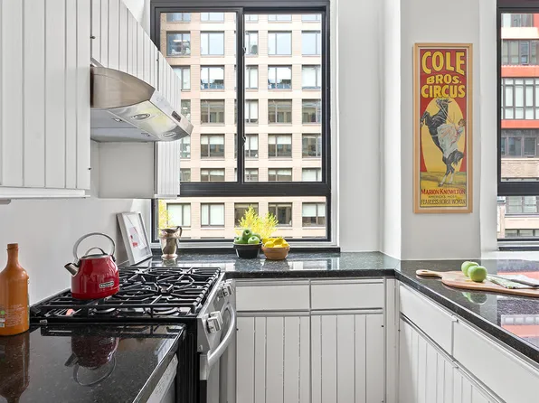 348 West 38th Street image 5 of 8