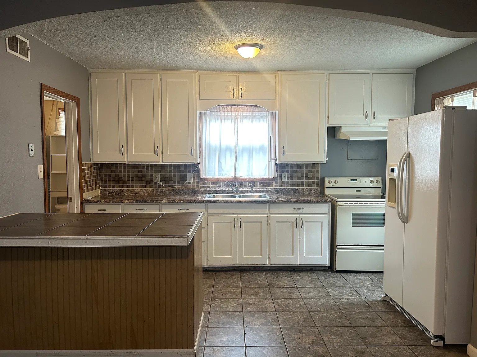 2 bed, 900 sqft, $1,200 — Photo 2