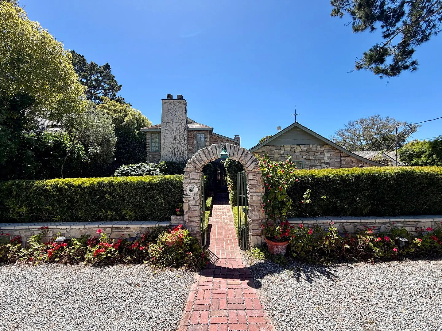 Fancy Free in Carmel by the Sea just $333/day! — Photo 2