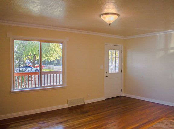 4th image of 191 E Crowley St