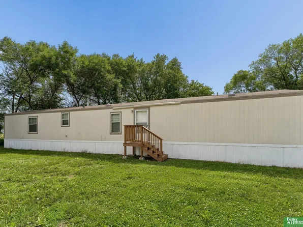 1075 W 8th St #19, North Bend, NE 68649