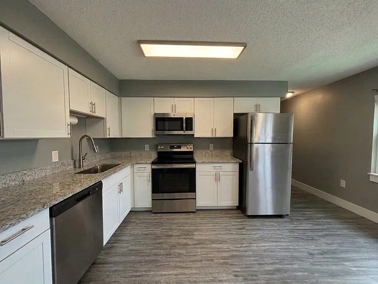 139 Avenue D SW #139.5 — Photo 4
