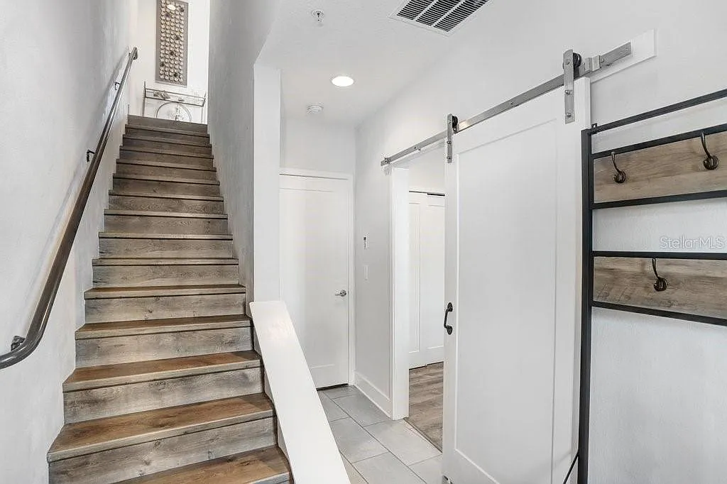 2 bed, 2.5 bath, 1505 sqft, $3,700 — Photo 3