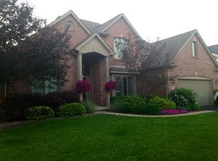 7685 Kensington Rd, Lambertville, MI 48144