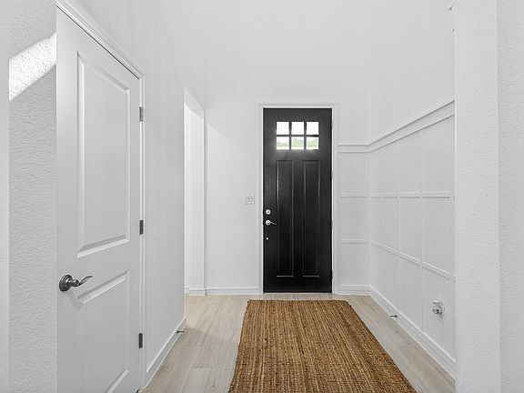 5th image of 2806 Clapbread Ln