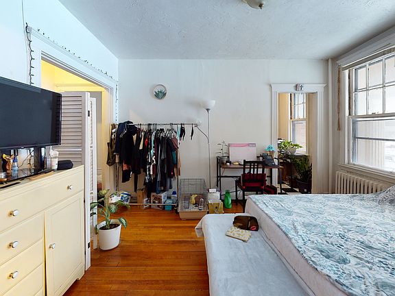 3rd image of 24 Sidlaw Rd APT 9