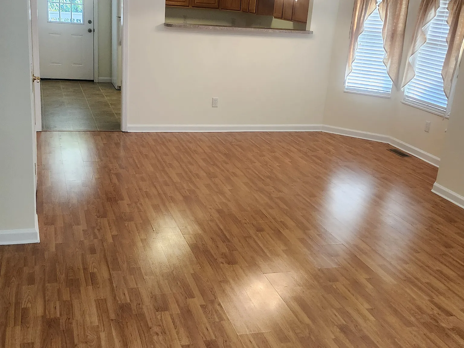 1529 Mayberry Ln — Photo 4