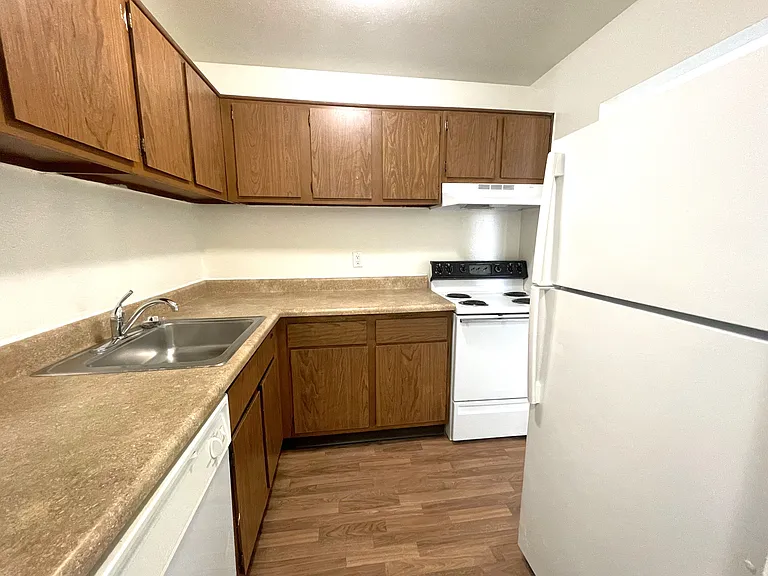 Windsor Place Apartments — Photo 142