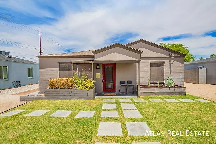224 W Montecito Ave
