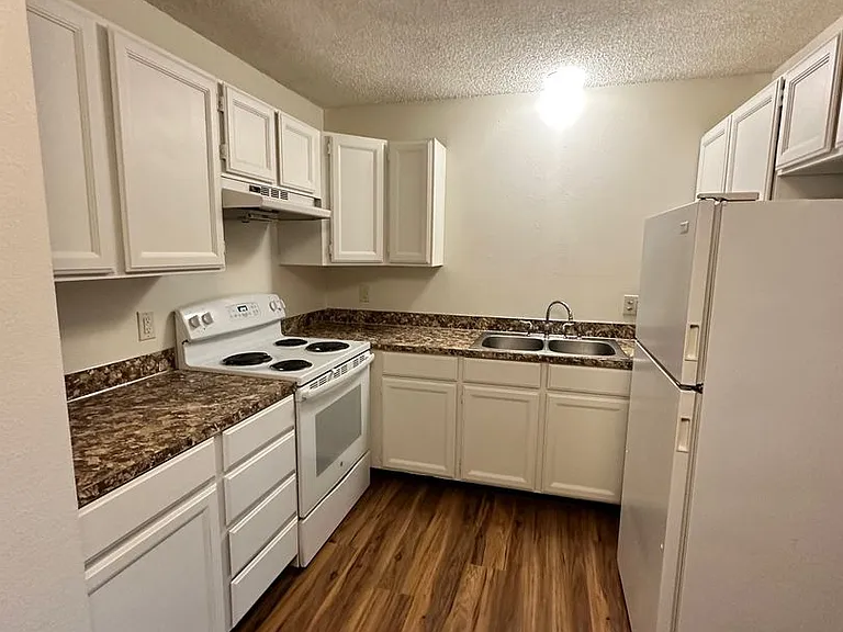 509 N Black Ave #1-8 — Photo 13