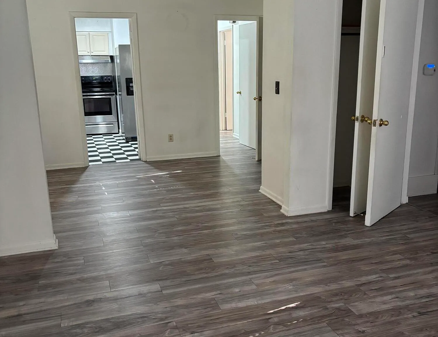3 bed, 2.0 bath, 1373 sqft, $1,245 — Photo 4