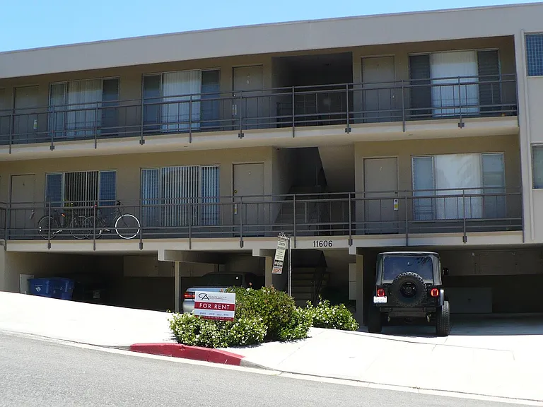 11606 Gorham Ave — Photo 21